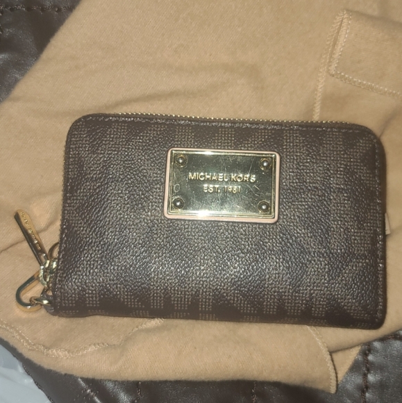 Michael Kors Logo Wallet / Wristlet - Picture 1 of 1